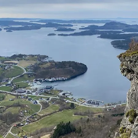 Fjord Road Apartment Hjelmeland