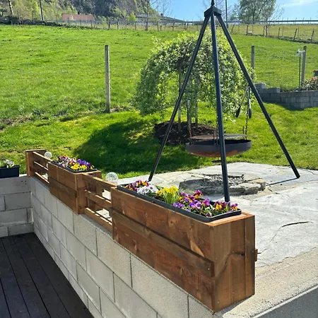 Fjord Road Apartman Hjelmeland